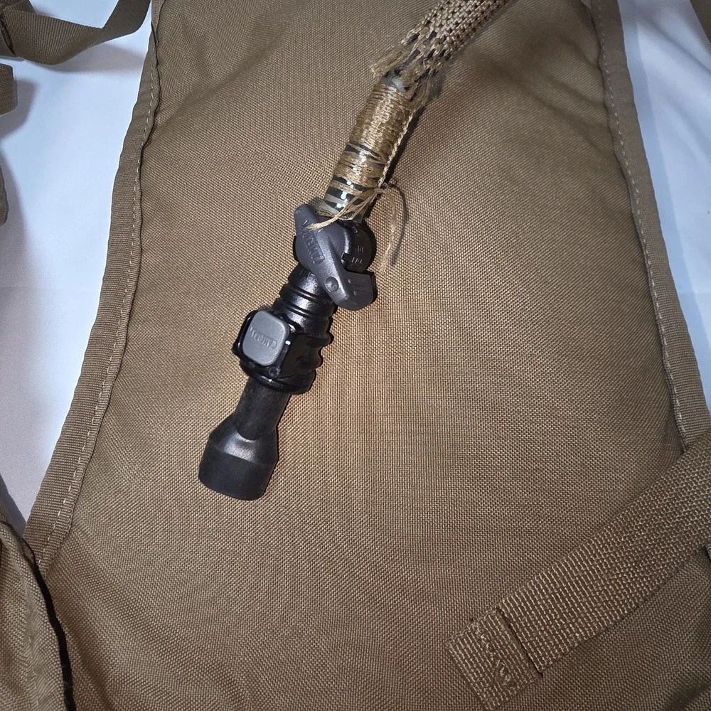 SOURCE HYDRATION SYSTEM W/ BLADDER, HOSE USMC TACTICAL 3L COYOTE‎ BROWN